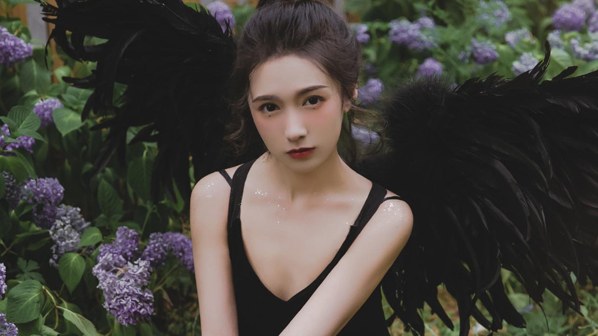 “武汉马拉松赛：赛道上的速度与激情”