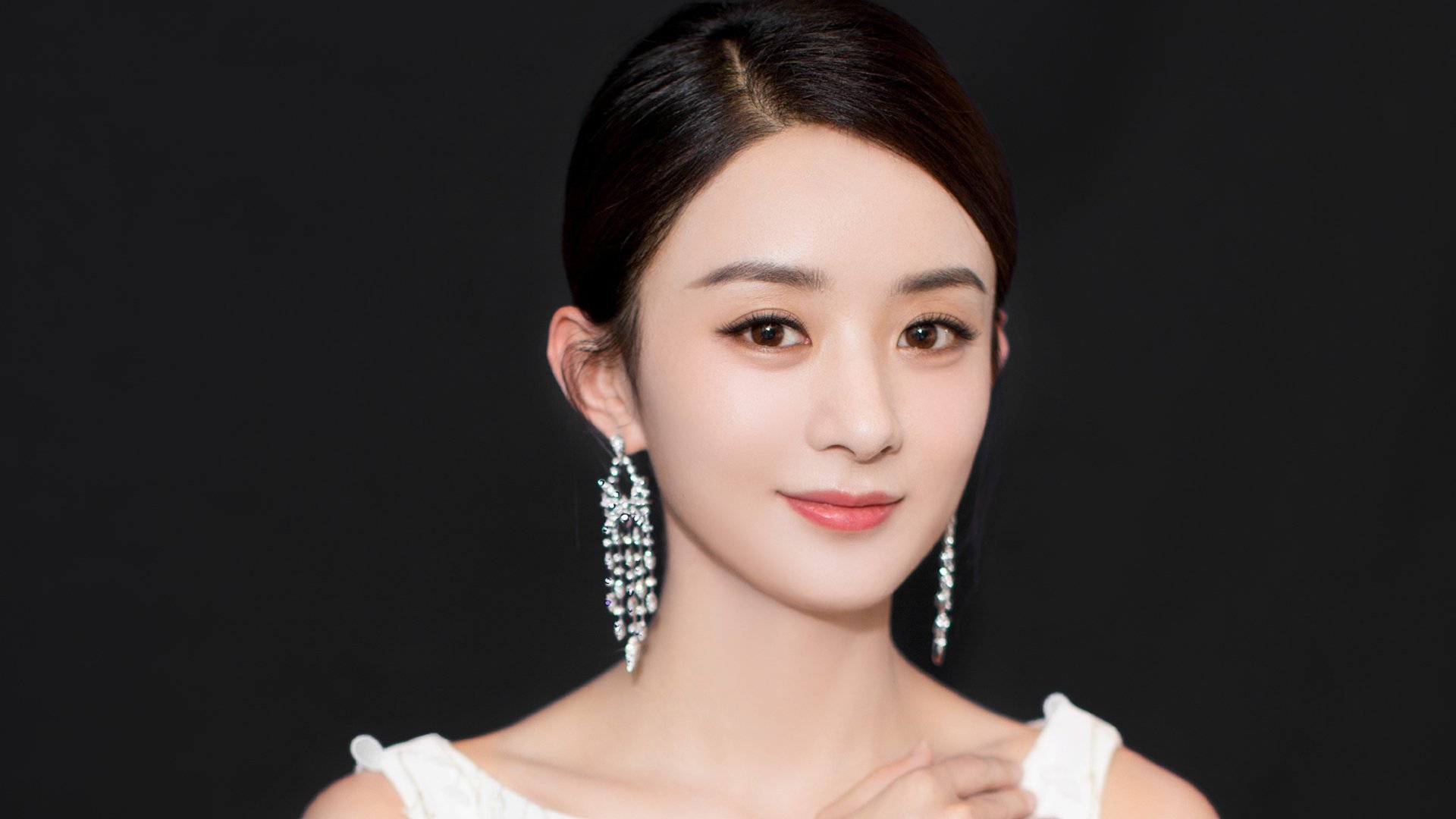 五大联赛争冠球队的防守区域战术差异分析，五大联赛各球队的关系