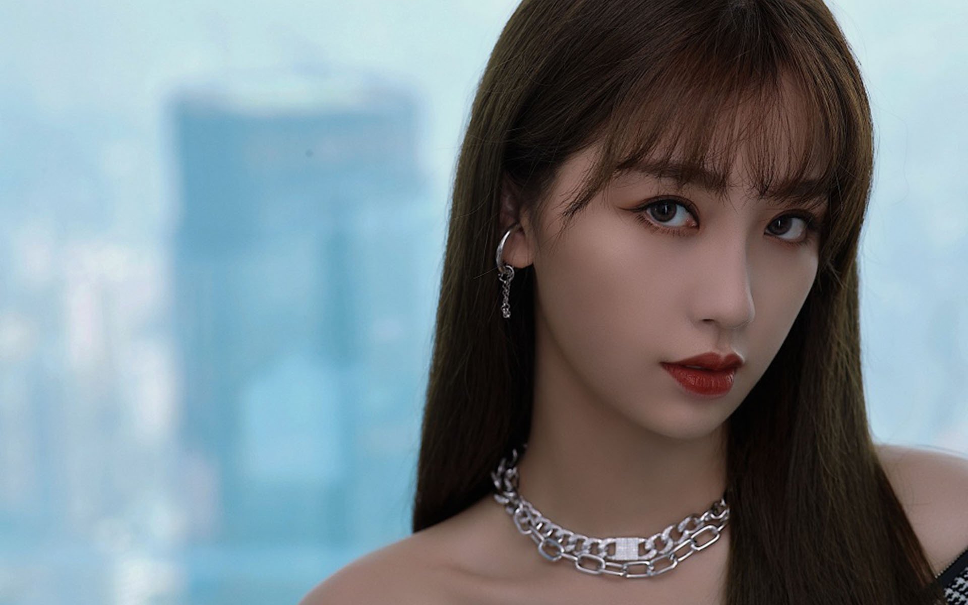 足球俱乐部投入减少转会策略趋稳，足球俱乐部球员转会