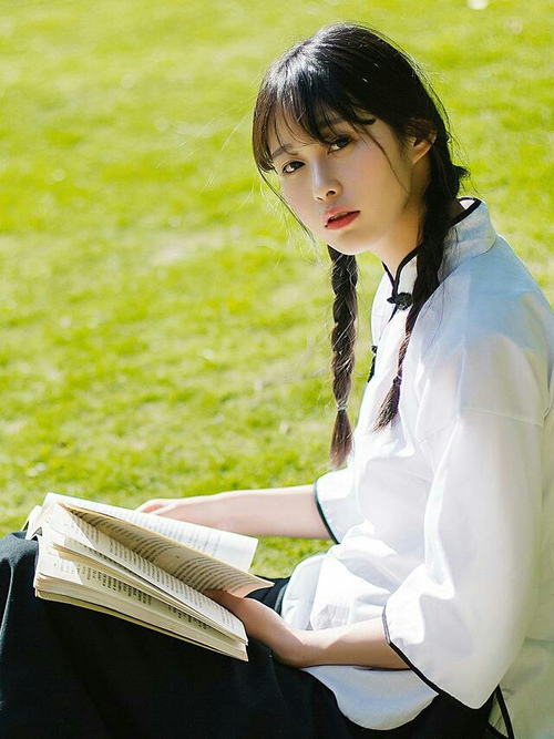 乐鱼体育登录-冲浪比赛惊险刺激 海浪中的英雄，冲浪大赛