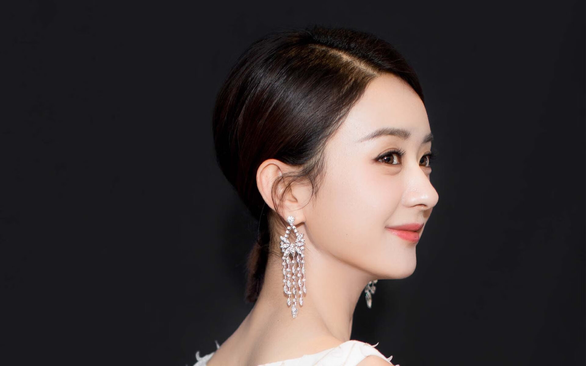 乐鱼体育官网投注-特色足球文化文创产品受到年轻群体热烈追捧，市场潜力巨大，什么是足球文创作品